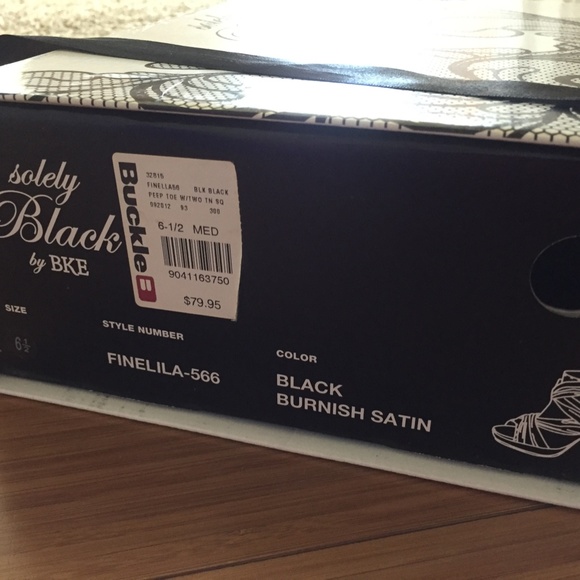 Buckle BKE Peep Toe Platform Dress Pump Stiletto Heel Satin Black 6.5 Party - Picture 5 of 7